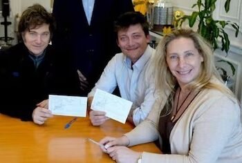 Acto por el Día de la Bandera en Casa de Gobierno