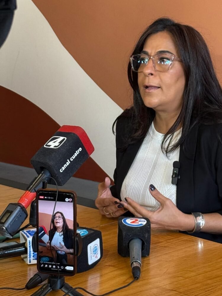 Carolina Moisés dice defender proyectos en favor de los jubilados y personas con discapacidad
