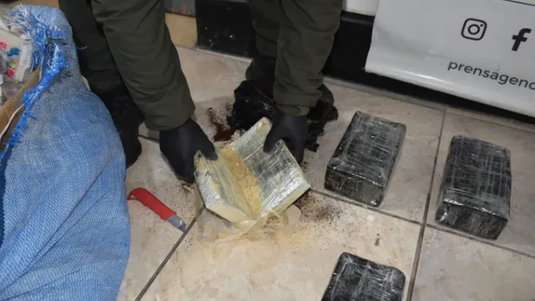 Incautaron 16 kilos  de cocaína en micro con origen en Jujuy