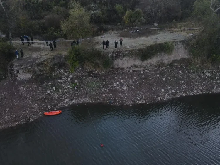 Tragedia en el dique Los Alisos: Hallan el cuerpo del joven que cayó al agua con su auto