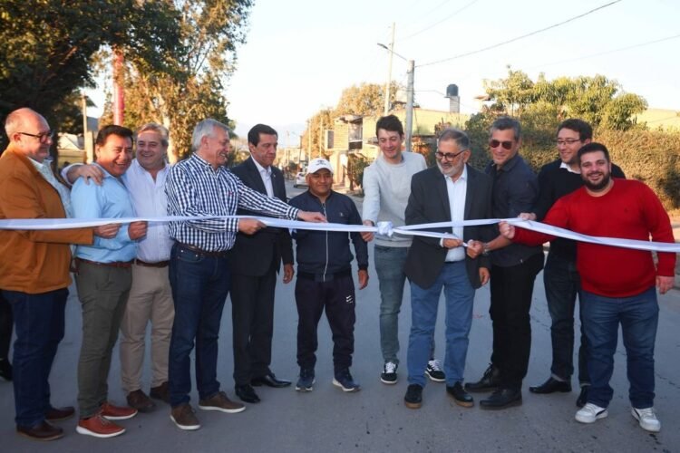 Sadir inauguró nueva pavimentación en Alto Comedero