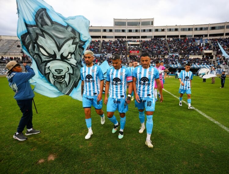 Día, hora y árbitro para el próximo partido del Lobo