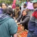 “Tomatazo” en Plaza Belgrano