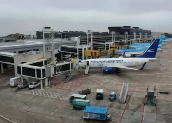 Paro de controladores aéreos genera demoras y retrasos en los vuelos