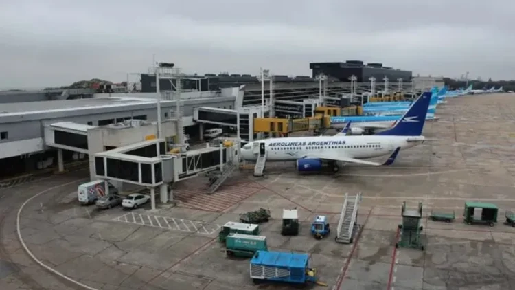 Paro de controladores aéreos genera demoras y retrasos en los vuelos