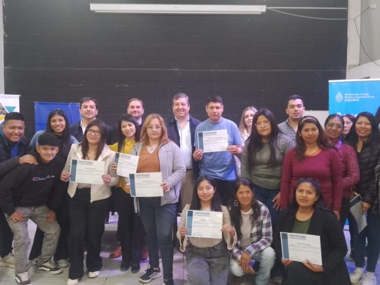 Diputado Libertario genera herramientas laborales en Jujuy