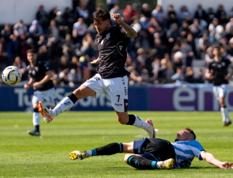 El Lobo ya no depende de si mismo: qué tiene que hacer para ascender