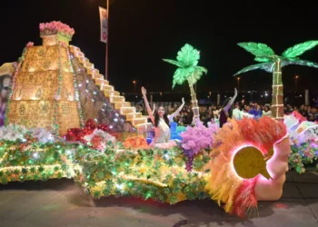 Comienzan los desfiles de carrozas en la FNE 2025: El Grupo A sale a la pista hoy