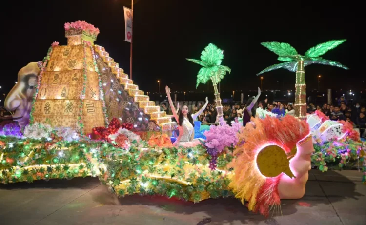 Comienzan los desfiles de carrozas en la FNE 2025: El Grupo A sale a la pista hoy