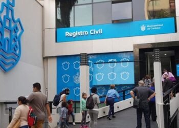 Se casó con la esposa de su amigo y nunca se dio cuenta