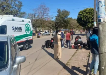 Una mujer embarazada se tiró de una moto en movimiento tras ser amenazada por su pareja