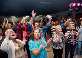 Adultos mayores celebrarán su día con música y baile
