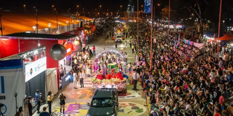 FNE: Último desfile con los dos grupos de carrozas y carruajes