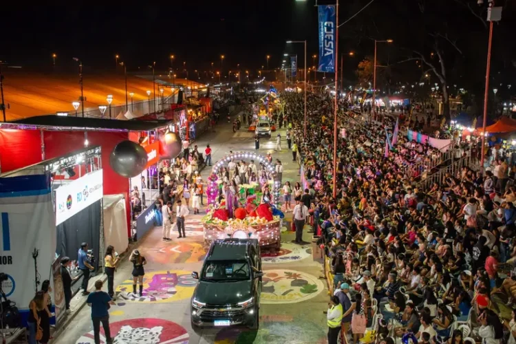 FNE: Último desfile con los dos grupos de carrozas y carruajes