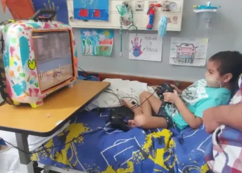 Crean consolas de videojuegos para hospitales pediátricos: «Jugar los ayuda a sanar»