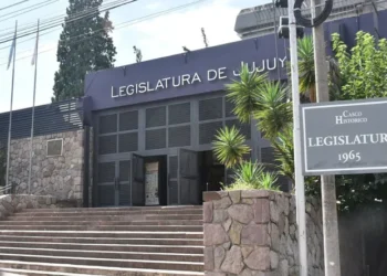 Moisés presentó un Amparo en contra de la Ley que permite la privatización de empresas estatales en Jujuy