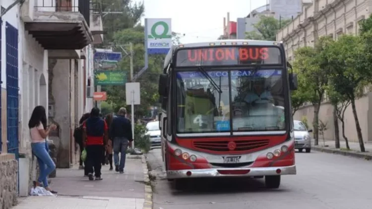 Habrá que empezar a caminar: Sube otra vez el colectivo en San Salvador de Jujuy