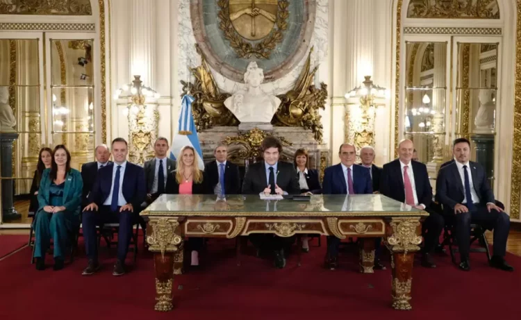 Milei Anunció cambios en su Gabinete tras las elecciones del domingo 26 de octubre
