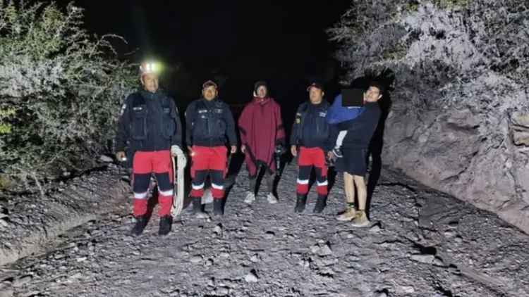 Rescatan a tres turistas perdidos en el Paraje Peña Blanca de Humahuaca