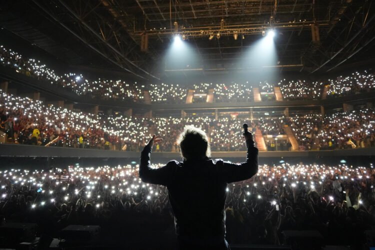 Milei presidente y cantante: llenó el Movistar Arena y dio un recital con clásicos del rock nacional
