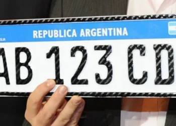 Entregan patentes demoradas de autos nuevos