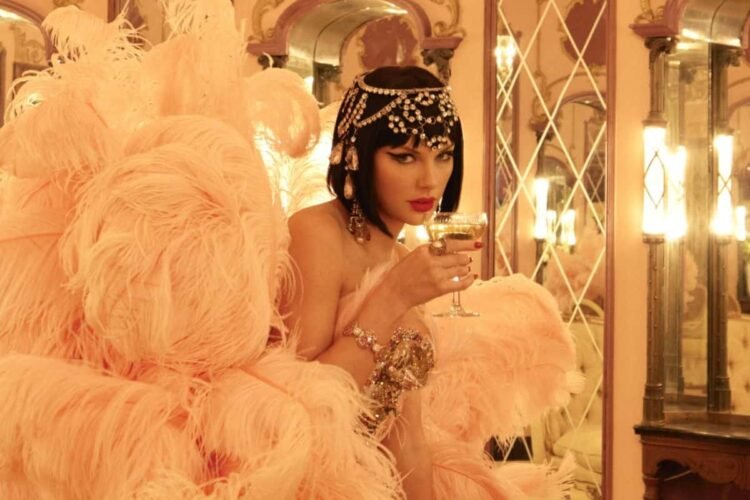 Taylor Swift ya no es una poeta torturada: lanzó «The Life of a Showgirl»