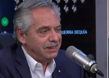 A lo Jenefes: Alberto Fernández pasó vergüenza en su vuelta a las cámaras