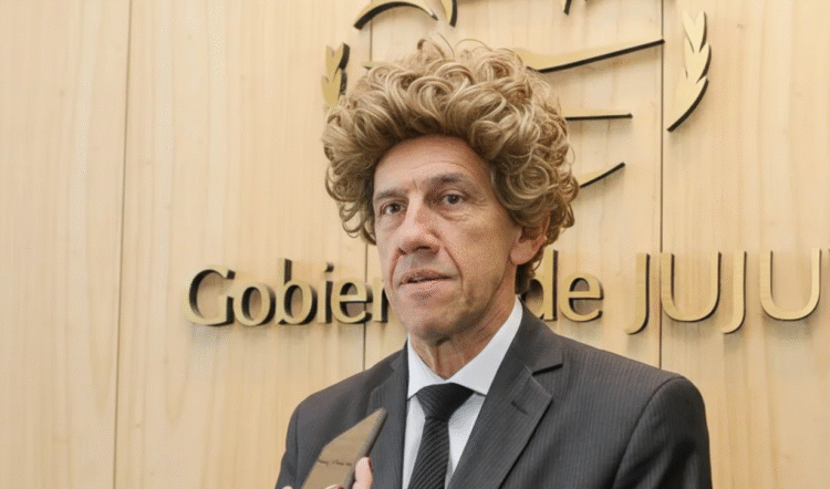 Sadir mira con cariño la peluca: La próxima semana se reúne con el ministro Diego Santilli