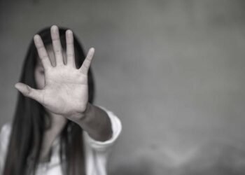 Presentan el Libro «Desconstruyendo Caminos» en el Día de la No Violencia