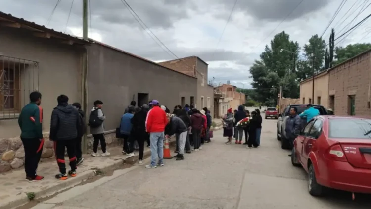 Dolor y pedido de justicia: Humahuaca despidió los restos de Daniela Mamaní