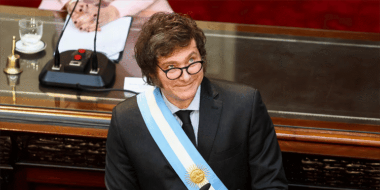 Milei subió el presupuesto en $2,8 billones para garantizar jubilaciones, salud y seguridad