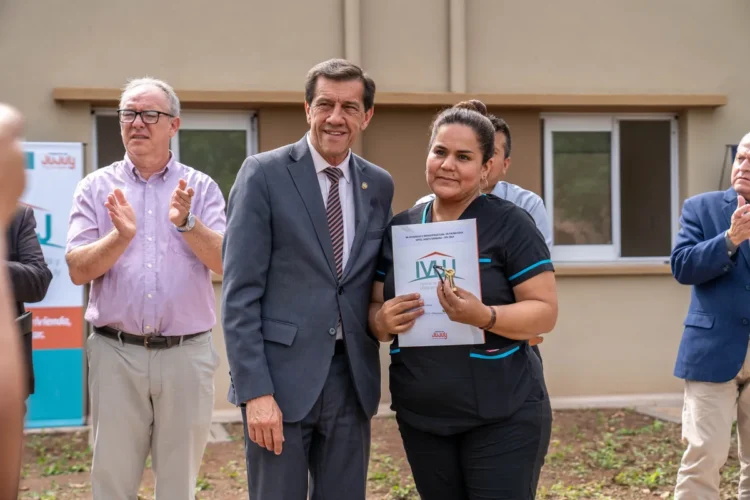 Sadir entregó nuevas viviendas en Palma Sola y destacó la inversión provincial