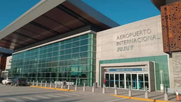El paro de controladores afecta vuelos de Jujuy