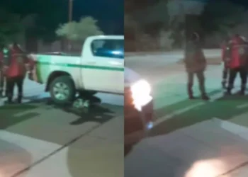 Chocaron ebrios contra una camioneta y el conductor se dio a la fuga