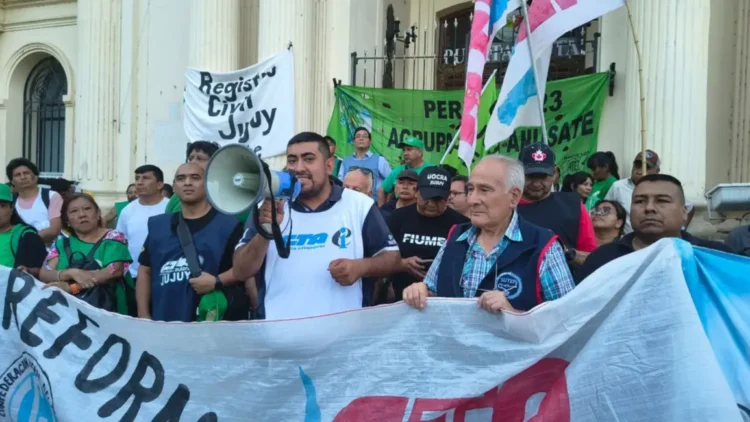 Las tres centrales obreras marcharon contra la reforma laboral