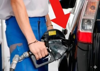 YPF anunció una baja del precio de la nafta de un 2% en todo el país