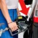 YPF anunció una baja del precio de la nafta de un 2% en todo el país