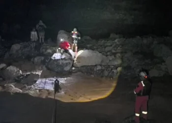 Rescataron a dos personas atrapadas en el río tras el temporal