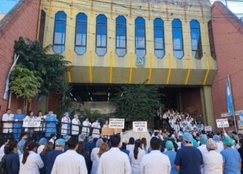 Profesionales de la salud siguen en pie de guerra contra Sadir: ahora se sumó el Colegio de Psicólogos
