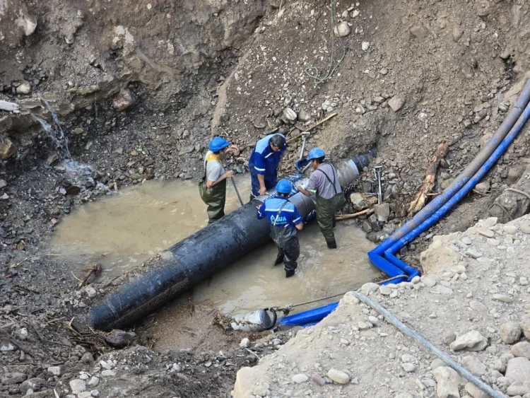 Ni una gota: todavía no vuelve el agua en varios barrios de la capital