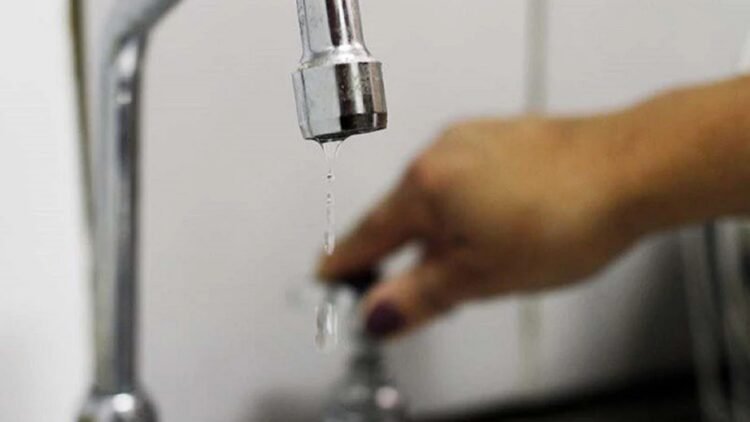 Un día completo sin agua en Jujuy: cuándo vuelve y qué barrios afectará el corte