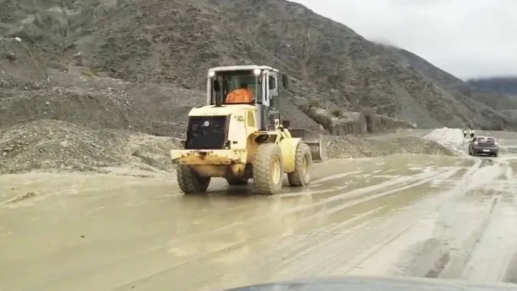 Lunes de caos en las rutas: Cortes totales en Avenida Savio y Ruta 9 por aludes y anegamientos