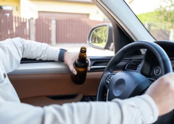 Pasado de borracho manejaba con 2,15 de alcohol y terminó chocando