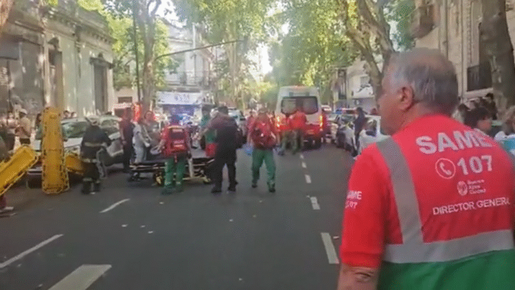 Se cayó el techo de un centro médico: al menos once heridos