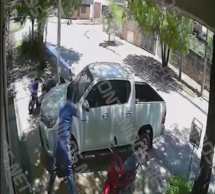 Le cortó la siesta con Arjona al palo y terminó con el parabrisas reventado