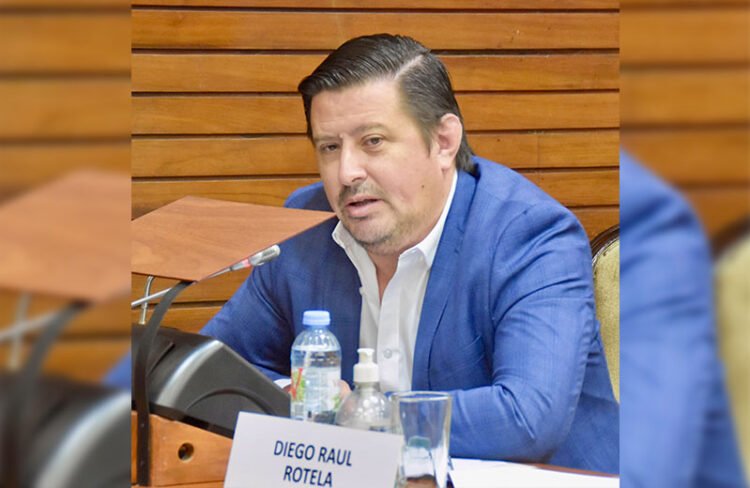 ¿Cobra millones para opinar de política?: Rotela cuestionó el discurso de Milei en Davos