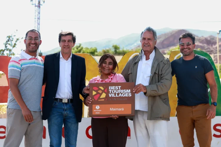 Scioli le dio una mano al turismo jujeño: Maimará recibió el reconocimiento como uno de los pueblos más lindos del mundo
