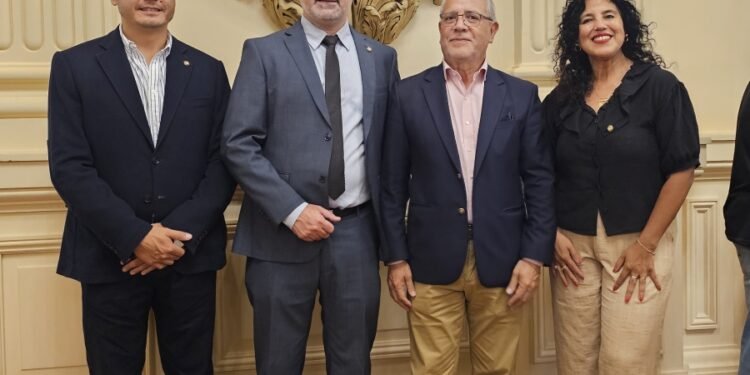 El flamante Ministerio de Minería oficializó a sus funcionarios