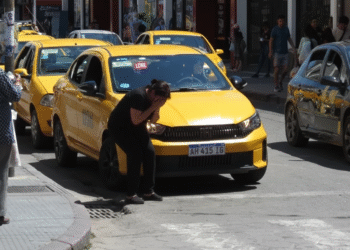 Todo es bronca y dolor: Nuevo aumento de la tarifa de taxis en San Salvador