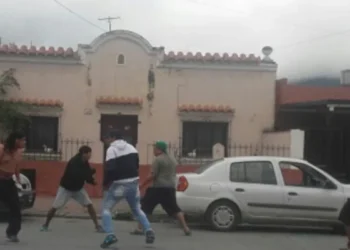 Inseguridad en Monterrico: Un hombre recibió un machetazo en la cabeza tras un enfrentamiento de bandos